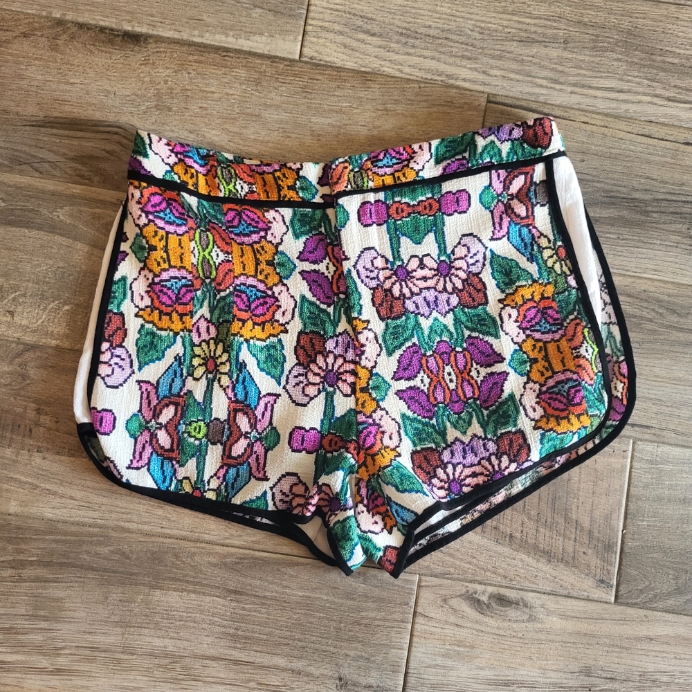 Revolve Minkpink floral shorts size small - Picture 3 of 8